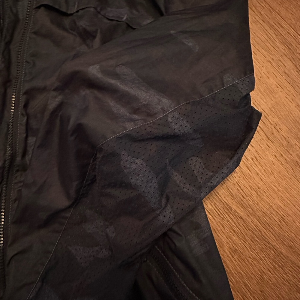 Lululemon jacket - Picture 3 of 11